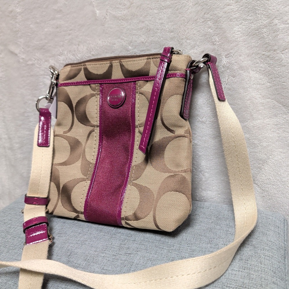 New‎ Coach Signature Khaki Passion Berry Trim Crossbody Swingpack Bag F48806 - Picture 2 of 13
